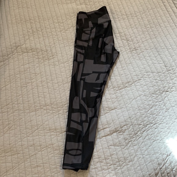 Under Armour Heatgear Compression Leggings - Picture 2 of 3